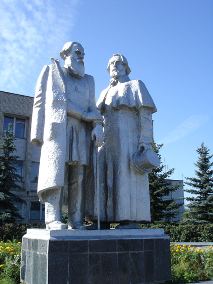 Чернь. Памятник Толстому и Тургеневу
