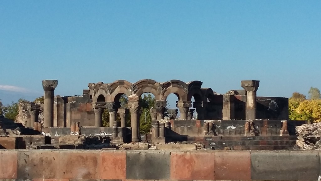 руины храма Звартноц